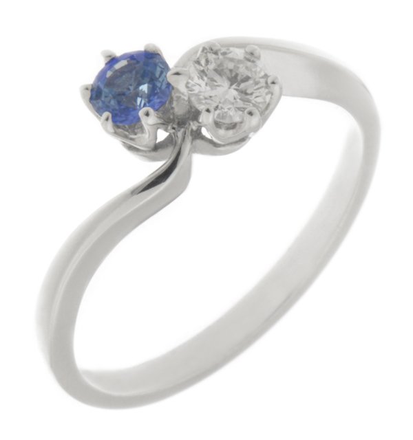 Lot 588 - A diamond two stone twist ring